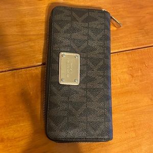 Micheal Kors wallet